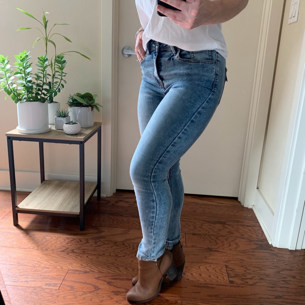 | aria distressed skinny jean | - Picture 4 of 6